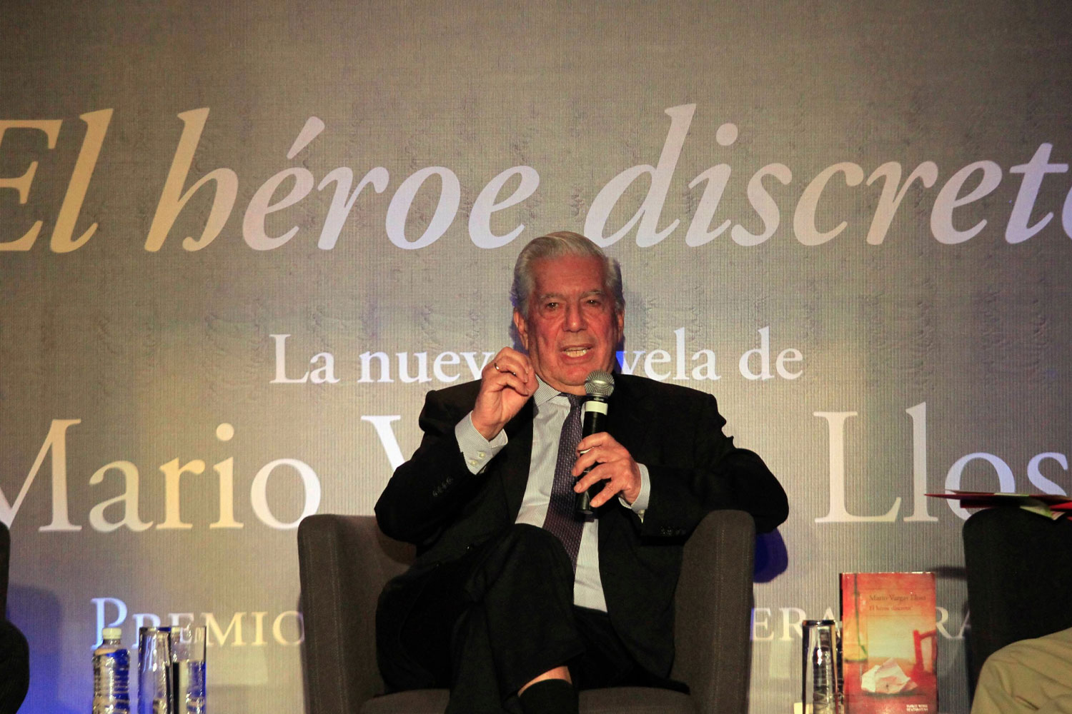 «El héroe discreto», nuevo libro de Mario Vargas Llosa.