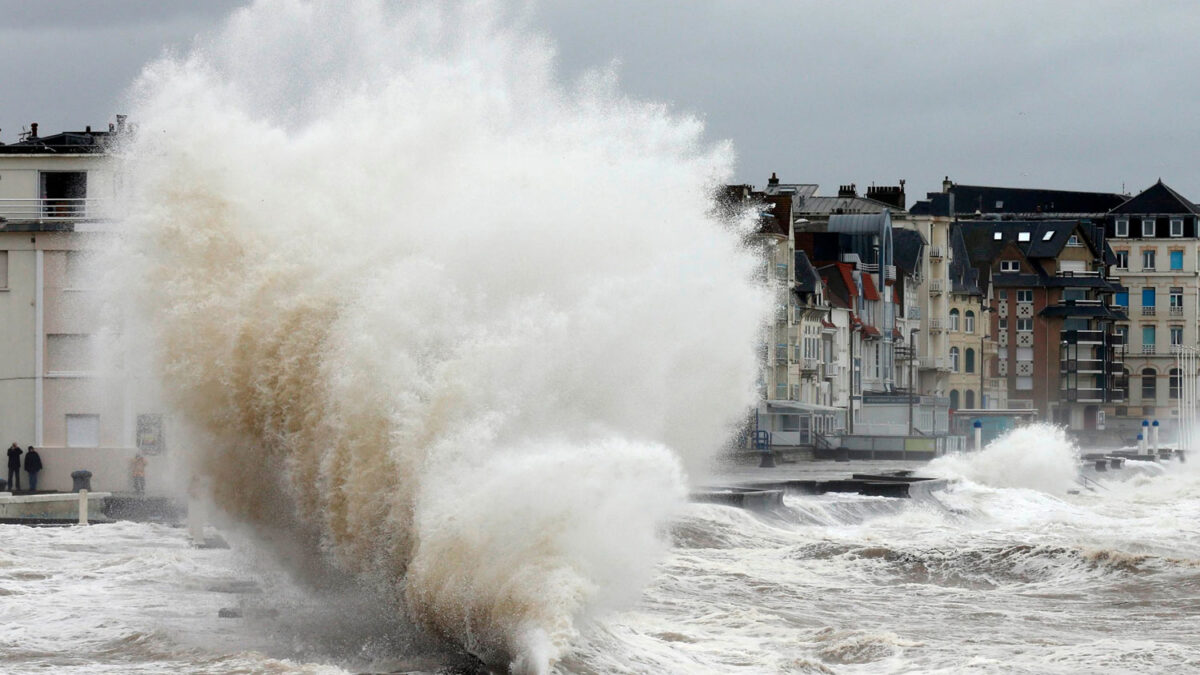 Un nuevo temporal azota la costa norte de Francia