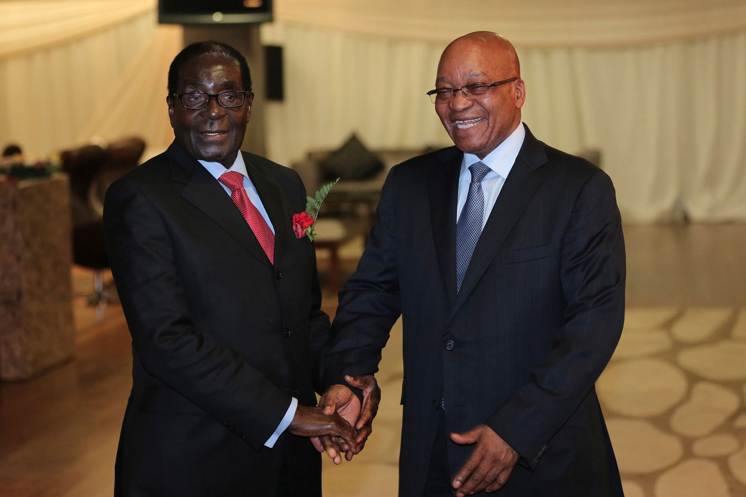 El Constitucional anula la ley que penalizaba los insultos a Mugabe