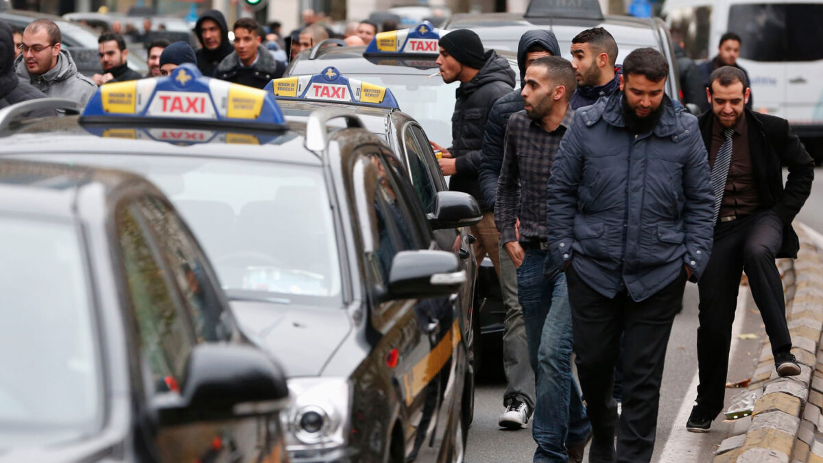 Alrededor de 500 taxistas bloquean el centro de Bruselas