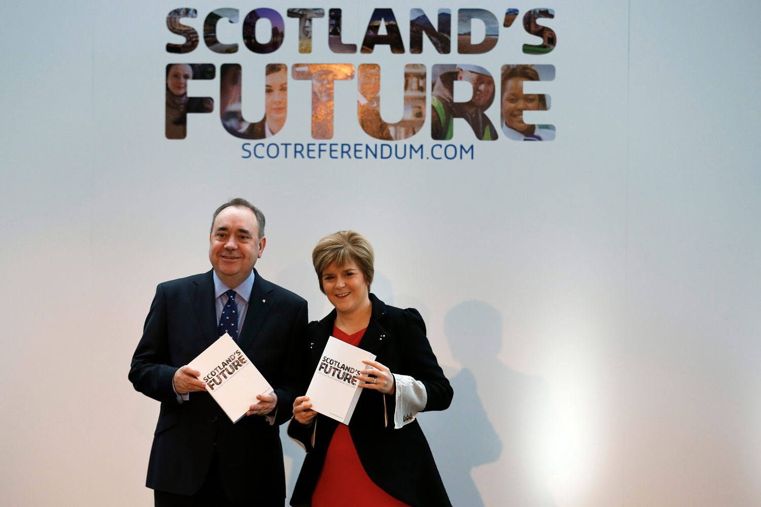 El ministro principal escocés, Alex Salmond, presenta su hoja de ruta para una Escocia independiente