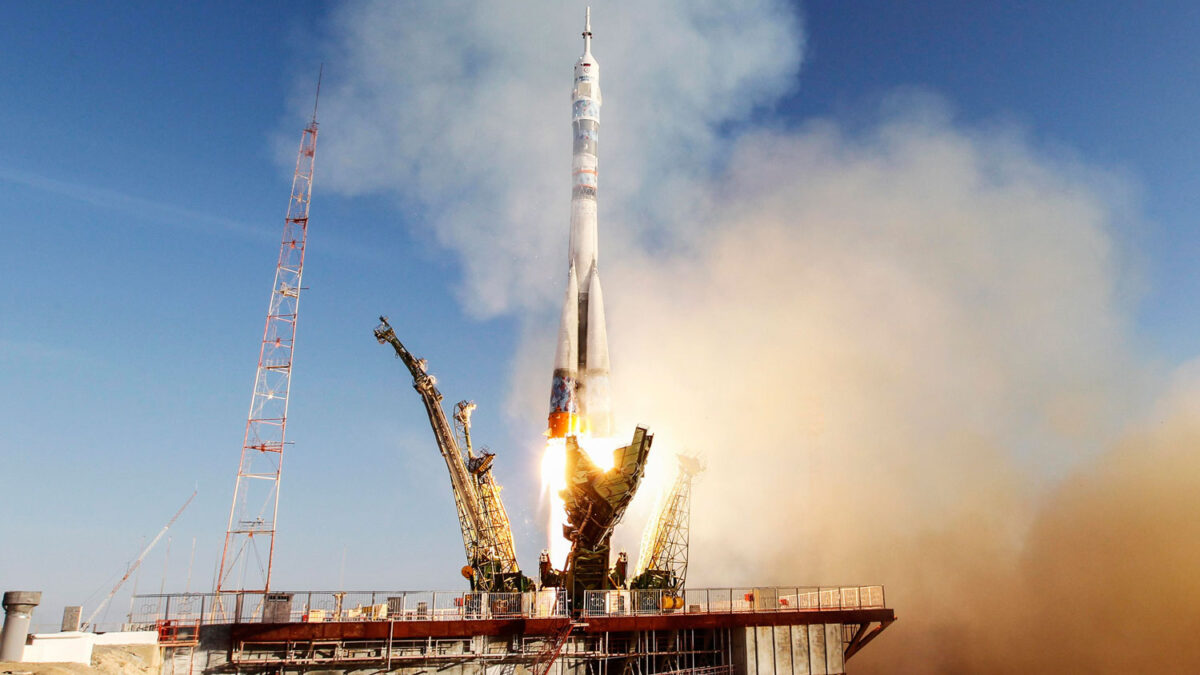 La antorcha olímpica ha protagonizado el primer paseo por el espacio de la historia