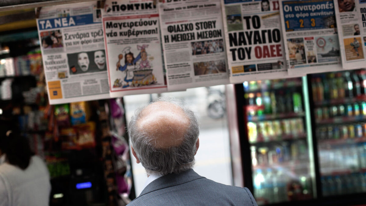 Portadas de periódicos griegos.