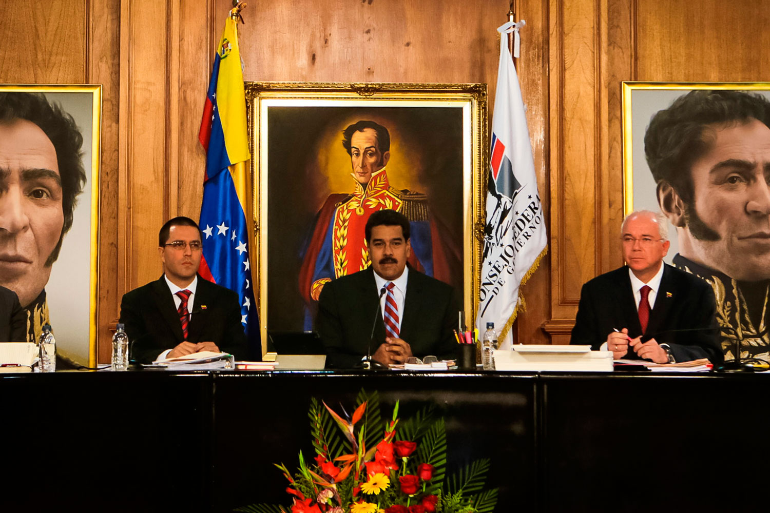 Maduro está dispuesto a confiscar almacenes enteros para evitar la especulación