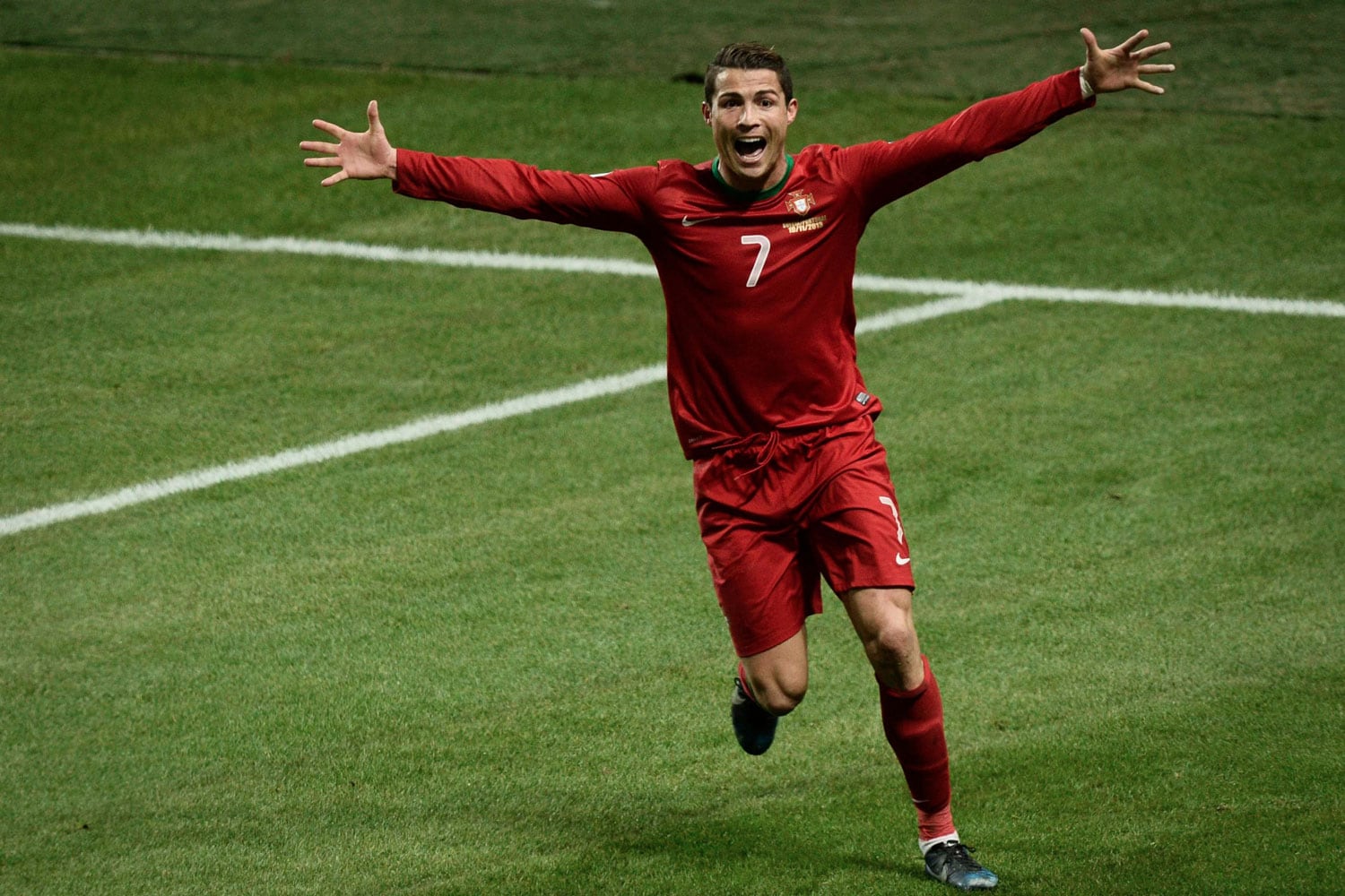 Cristiano Ronaldo lanza a Portugal al Mundial de Brasil 2014