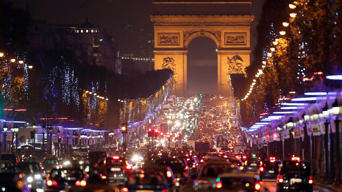 París da la bienvenida a la navidad