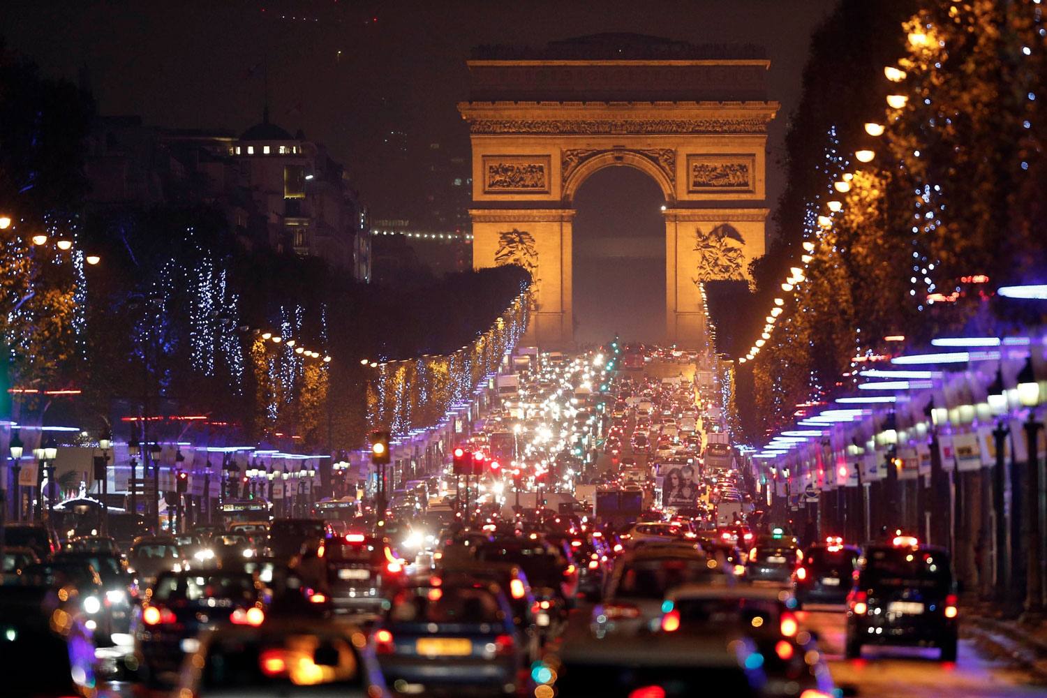 París da la bienvenida a la navidad