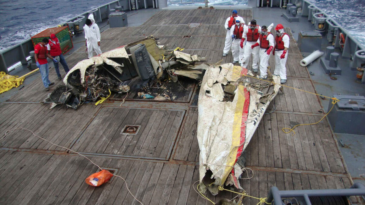 Avión recuperado del mar en Venezuela