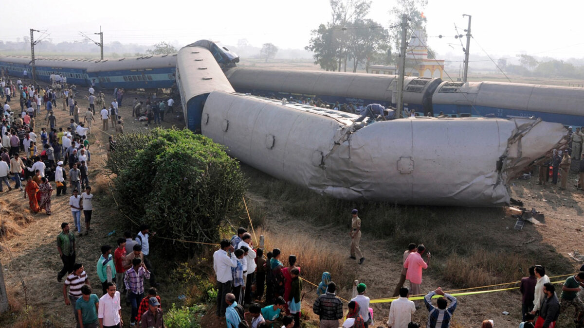 Descarrilan los diez vagones de un tren en India dejando cuatro muertos y decenas de heridos