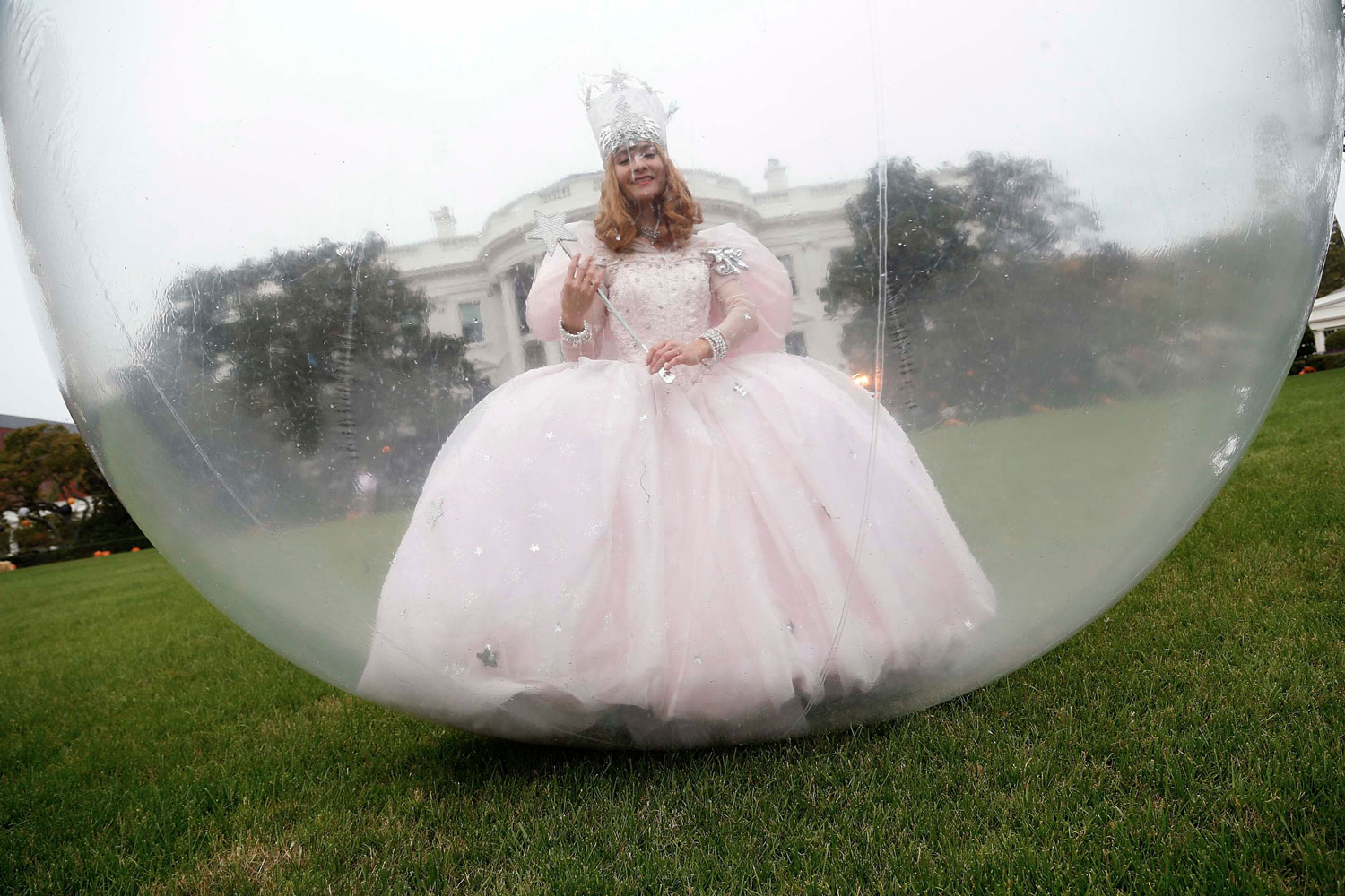La Casa Blanca celebra Halloween con telas de araña y la visita de cinco mil zombies