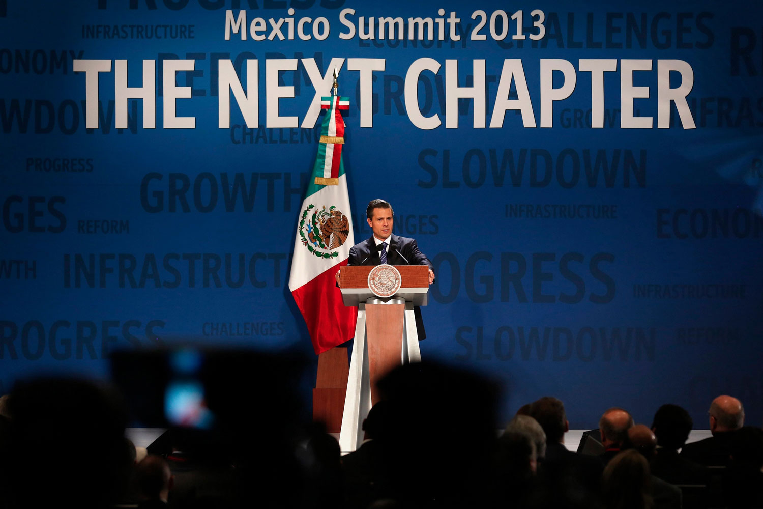 México celebra su Cumbre 2013 con promesas de bonanza económica
