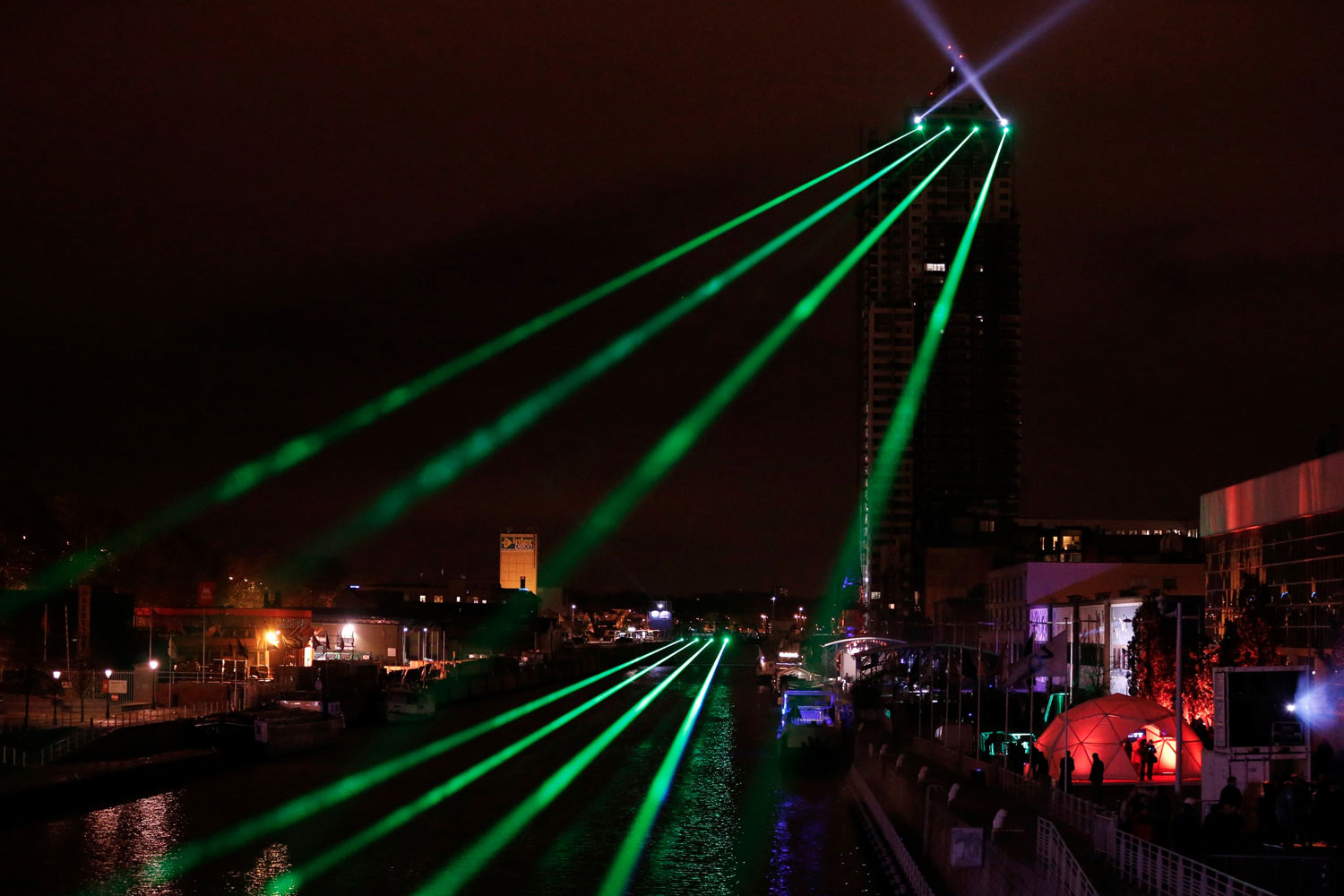 Miles de juegos de luces iluminan Bruselas en el Brussels Light Festival
