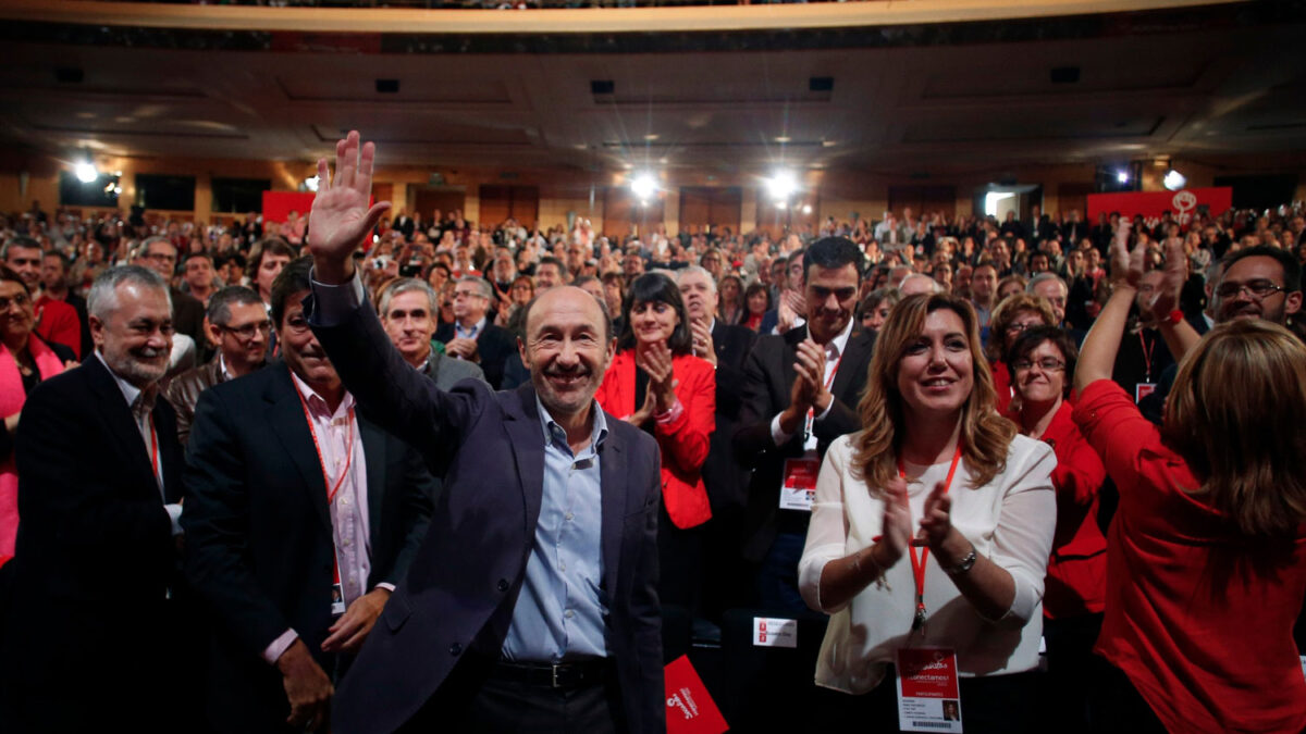 «El PSOE ha vuelto» exclama Alfredo Pérez de Rubalcaba en el discurso de la conferencia política