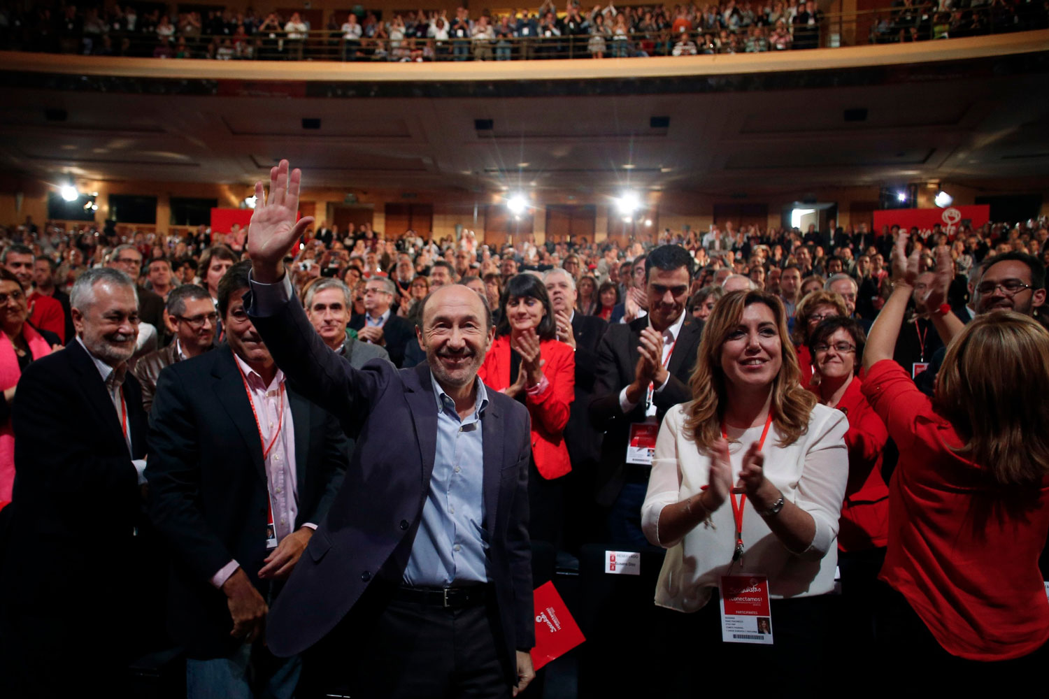 «El PSOE ha vuelto» exclama Alfredo Pérez de Rubalcaba en el discurso de la conferencia política