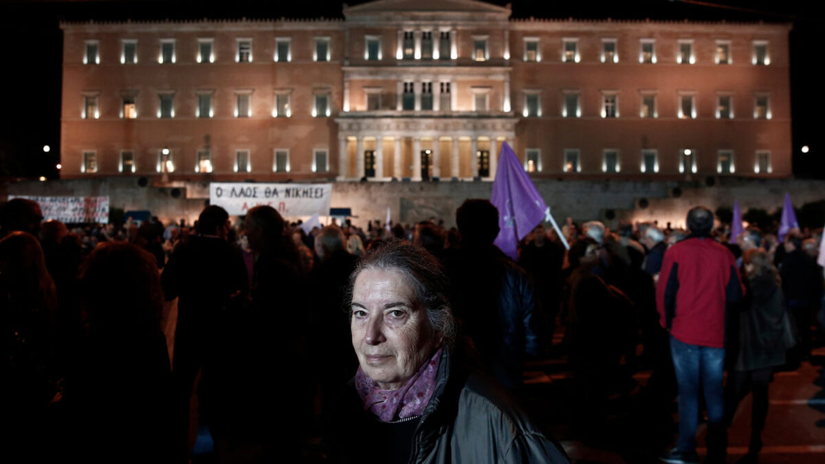 Andonis Samarás resiste a la moción de censura en Grecia