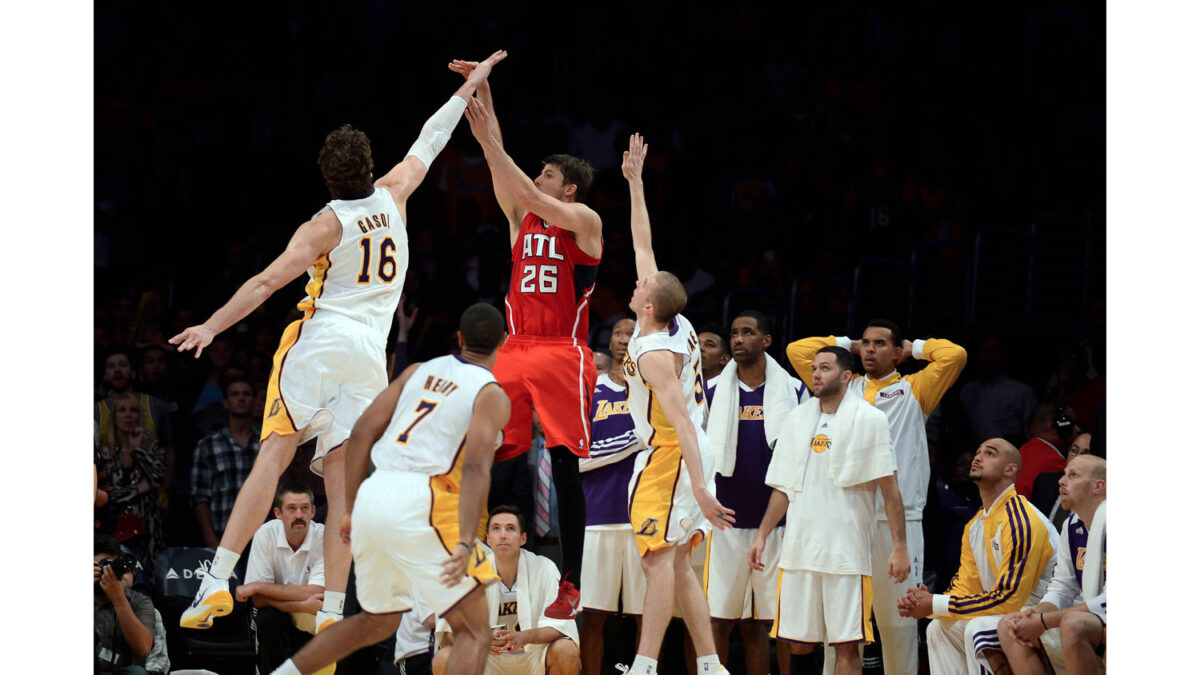 Pau Gasol lidera la victoria de Los Lakers