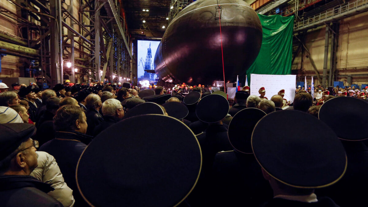 Puesta en marcha de un nuevo submarino en un astillero de San Petersburgo.