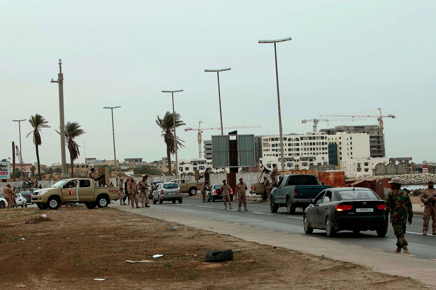 Los milicianos más violentos comienzan a retirarse en Trípoli