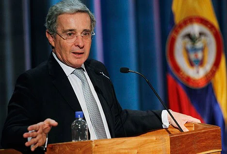 Álvaro Uribe, expresidente de Colombia, condenado a 12 años de arresto domiciliario