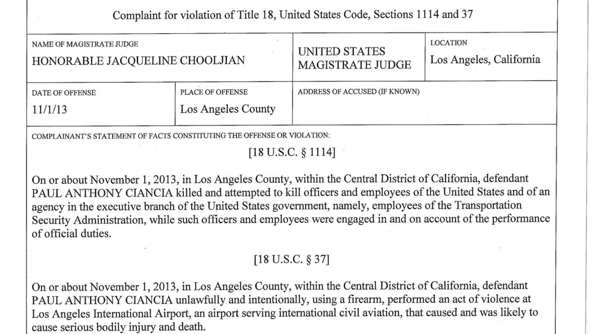 Ciancia escondía en su bolsillo alusiones a la teoría de la conspiración del Nuevo Orden Mundial