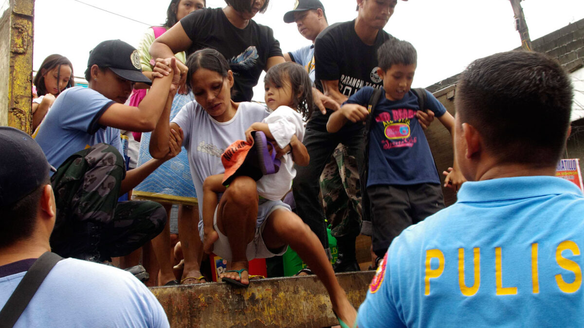 Filipinas se prepara ante la llegada del supertifón Haiyan con vientos de hasta 370 km/h