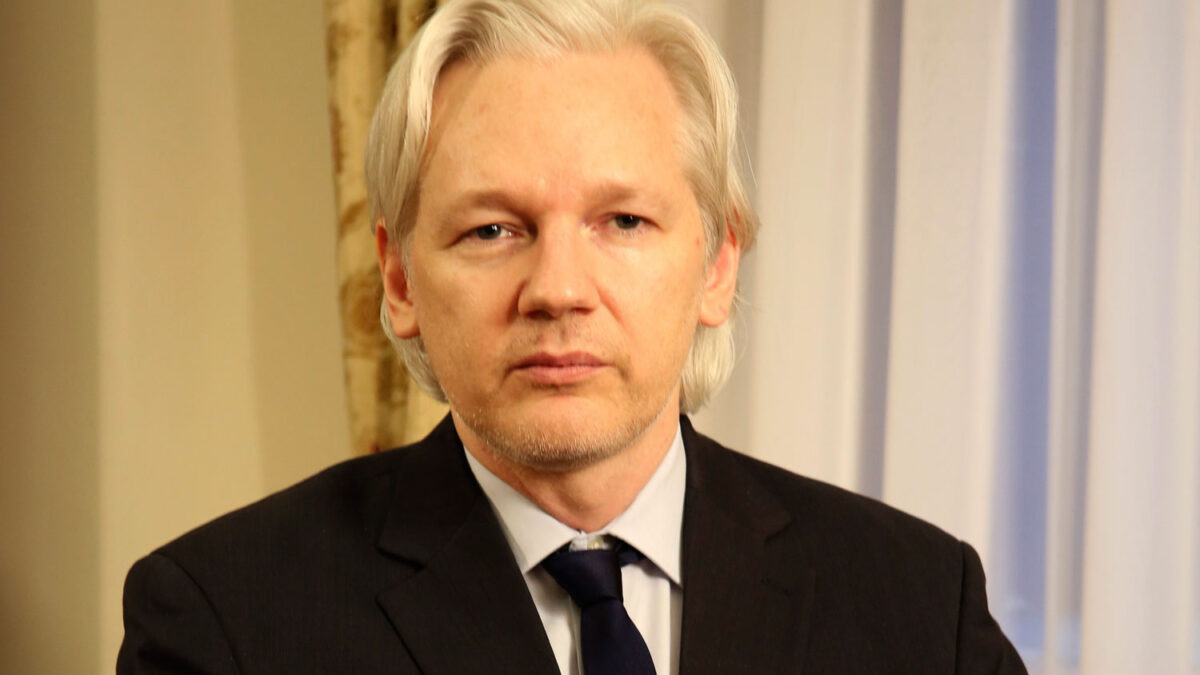 Julian Assange: Internet ha sido ocupada militarmente por EEUU»