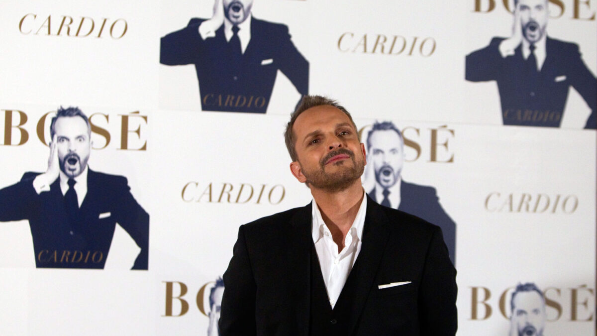 Miguel Bosé: «Este Gobierno está especializado en desahuciar al ciudadano».