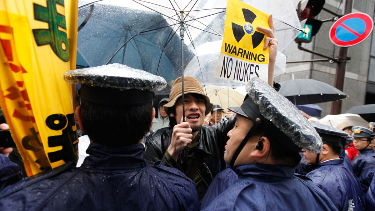 Las protestas antinucleares siguieron al accidente que volvió a cuestionar la energía nuclear