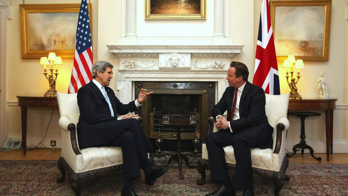 John Kerry se reúne con David Cameron