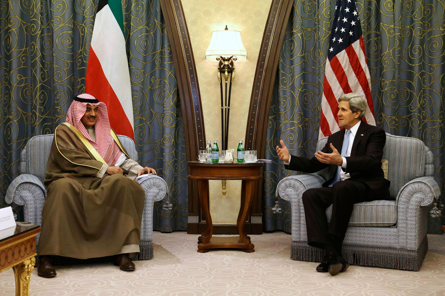 Sheikh Sabah Al-Sabah conversa con Kerry en Kuwait
