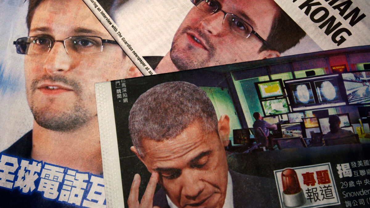 Barack Obama y Edward Snowden protagonizan las portadas de los diarios en Hong Kong