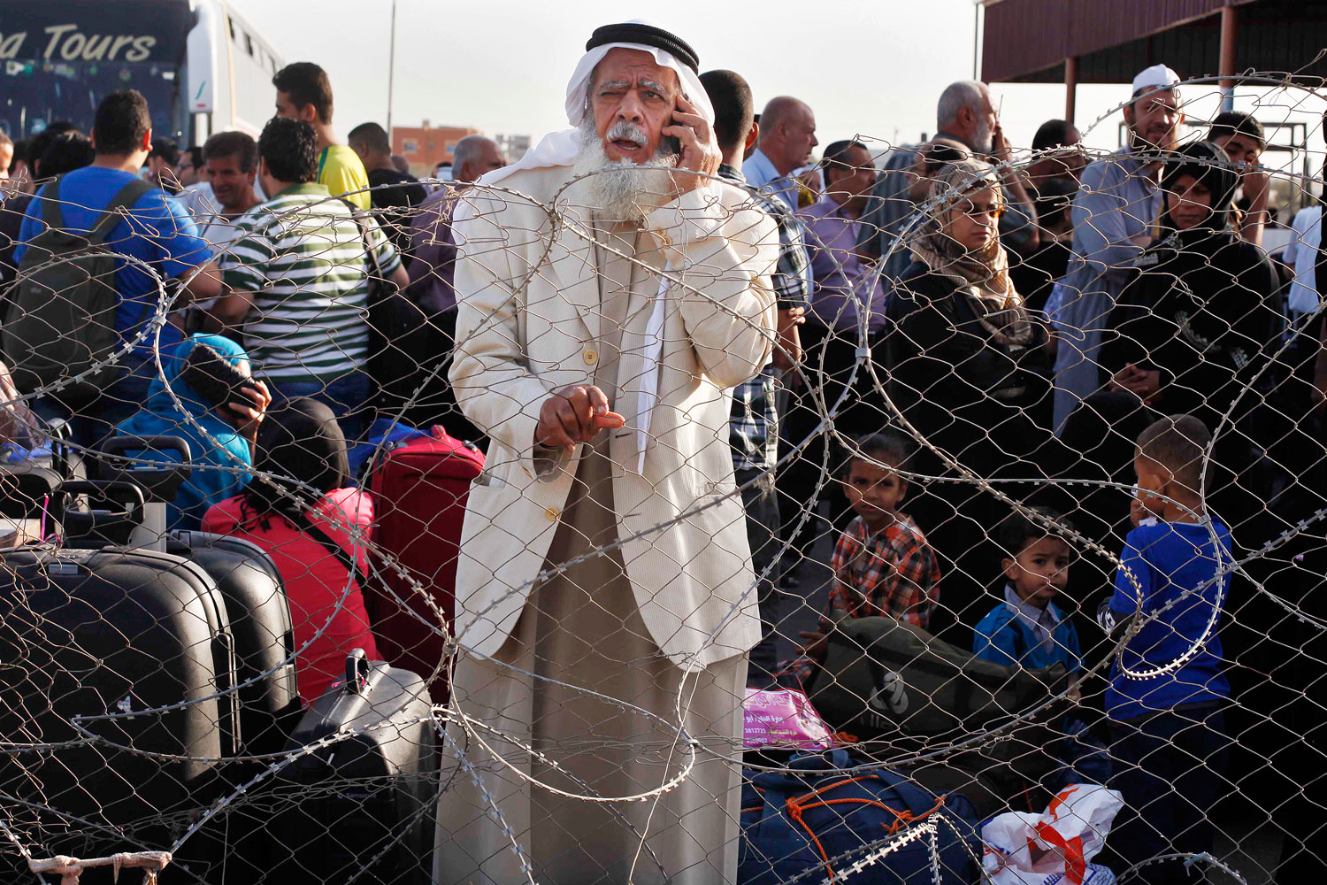 Miles de personas aguardan en la frontera a la reapertura del paso entre Egipto y la Franja de Gaza