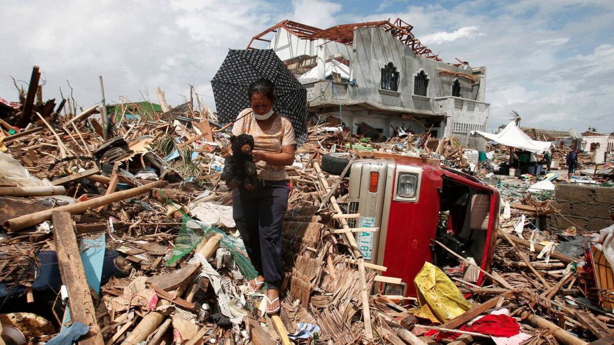 El supertifón destrozó el corazón de Filipinas. 90% de Taclobán derruida