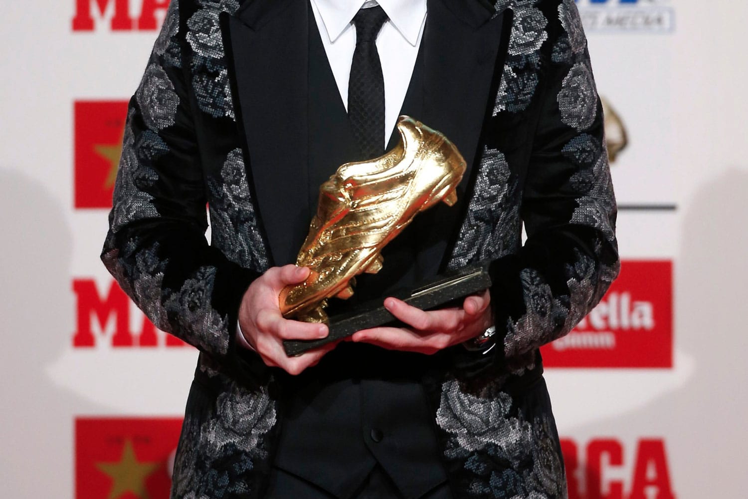 Leo Messi recibe la Bota de Oro 2013