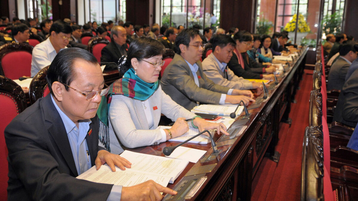 La Asamblea Nacional de Vietnam aprueba la enmienda de la Constitución de 1992.