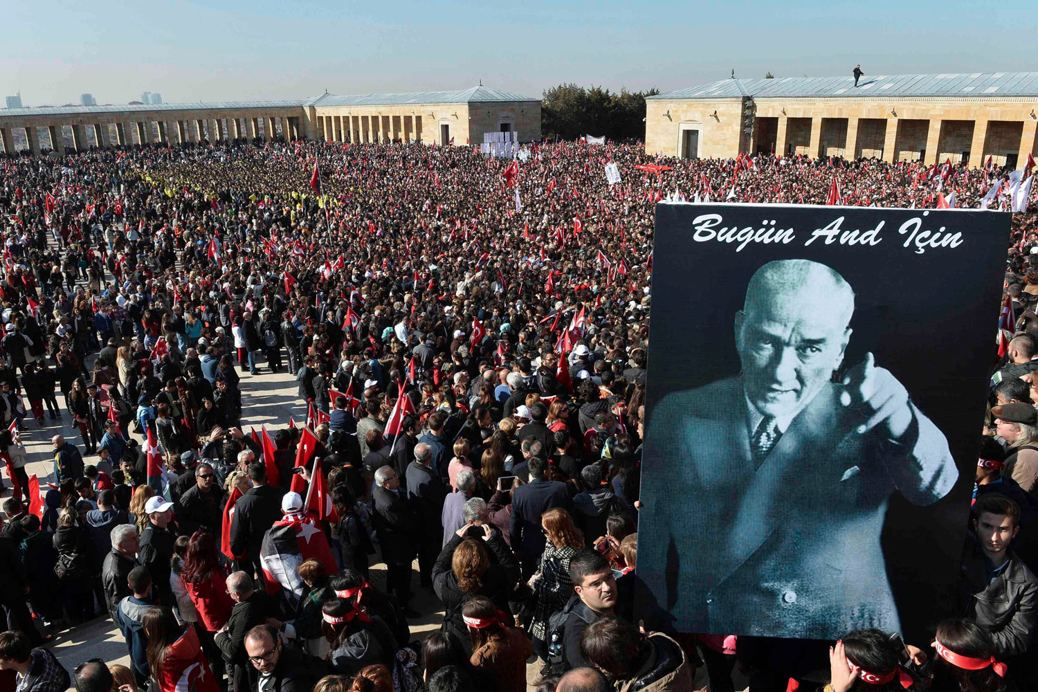 Los turcos festejan más que nunca el aniversario del fundador de su estado laico moderno Atatürk