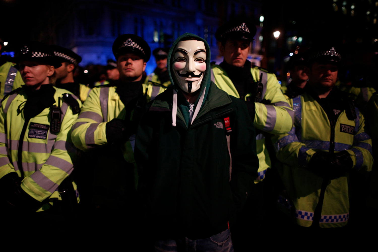 Británicos protestan en Guy Fawkes contra el precio de la electricidad y los recortes presupuestario