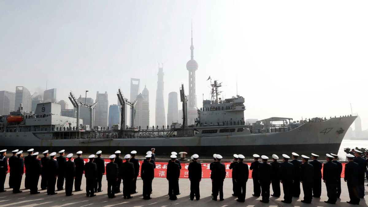 Ejército chino da la bienvenida a la marina de Pakistán en Shangai