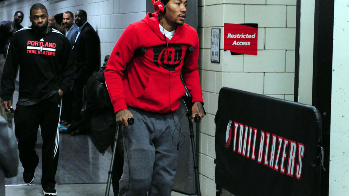 Derrick Rose, jugador de los Chicago Bulls, ha vuelto a lesionarse.