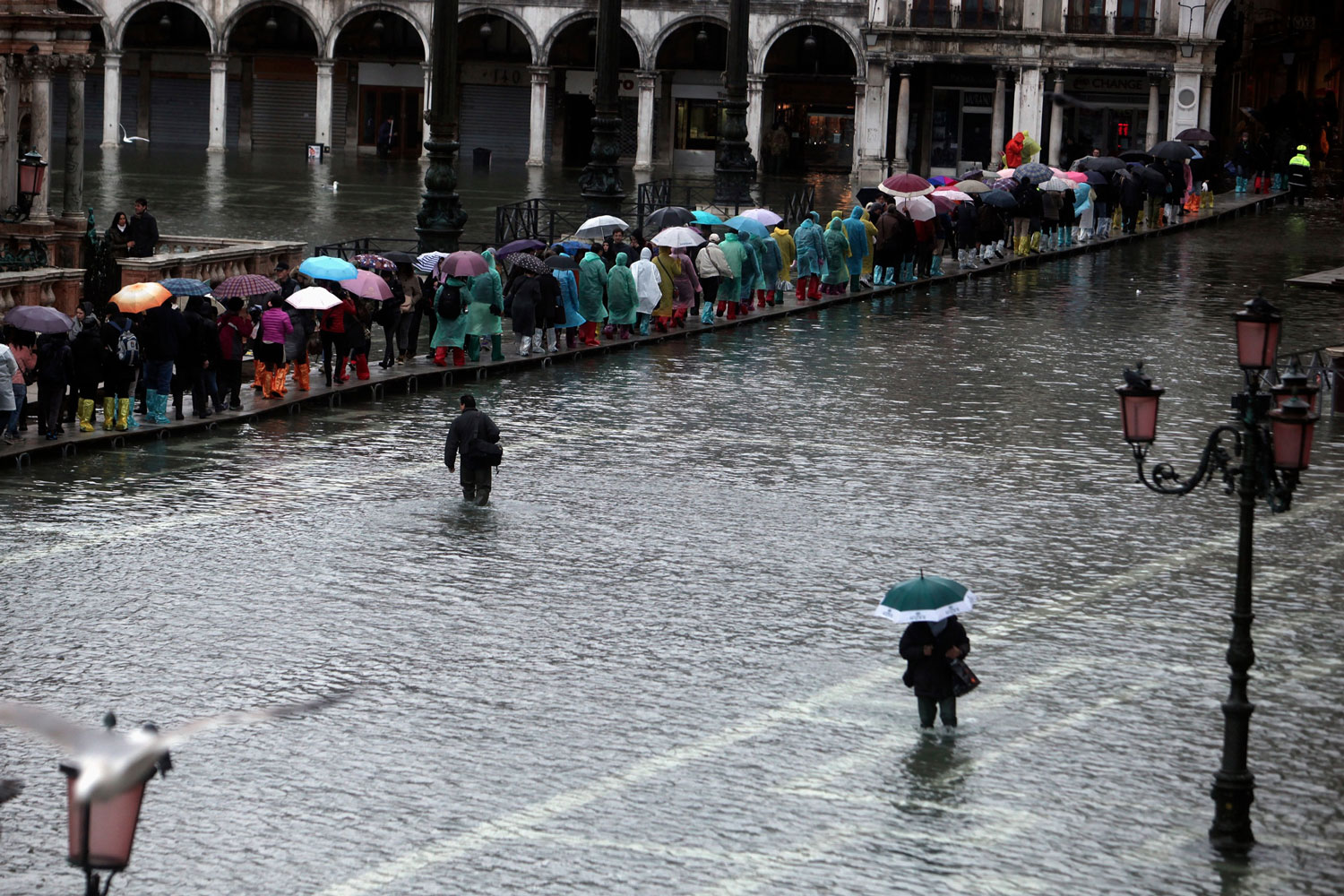 El fenómeno acqua alta de Venecia se convierte en otro atractivo para los turistas
