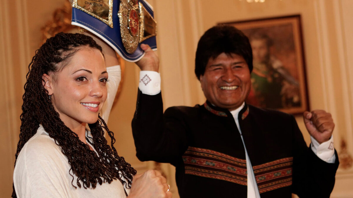 Evo Morales recibe a la Reina del Boxeo