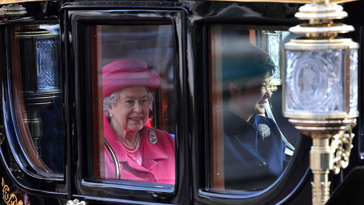 Park Geun-hye visita a la Reina de Inglaterra en busca de grandes acuerdos europeos