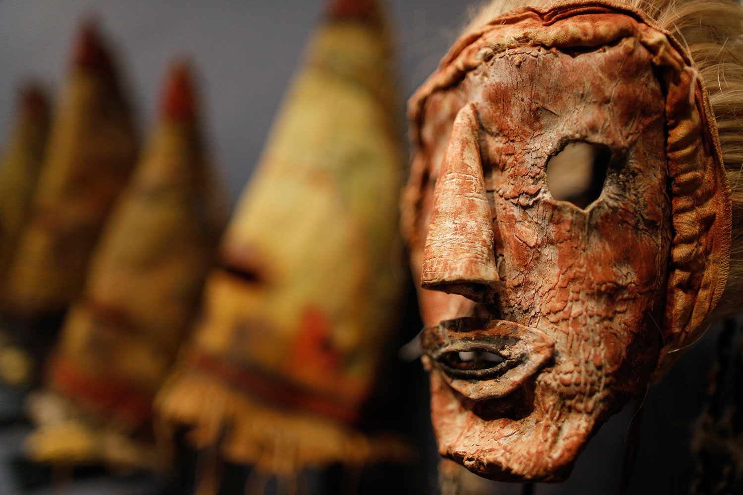 Más de 20 máscaras de las tribus Hopi y San Carlos Apache, subastadas en París