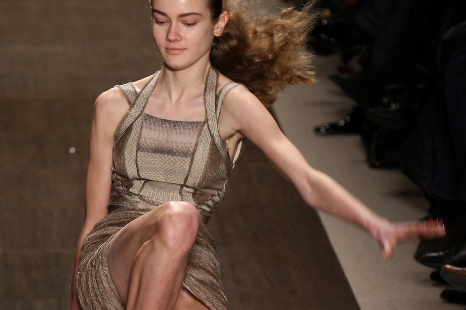 Lo importante en la pasarela es no soltar el bolso