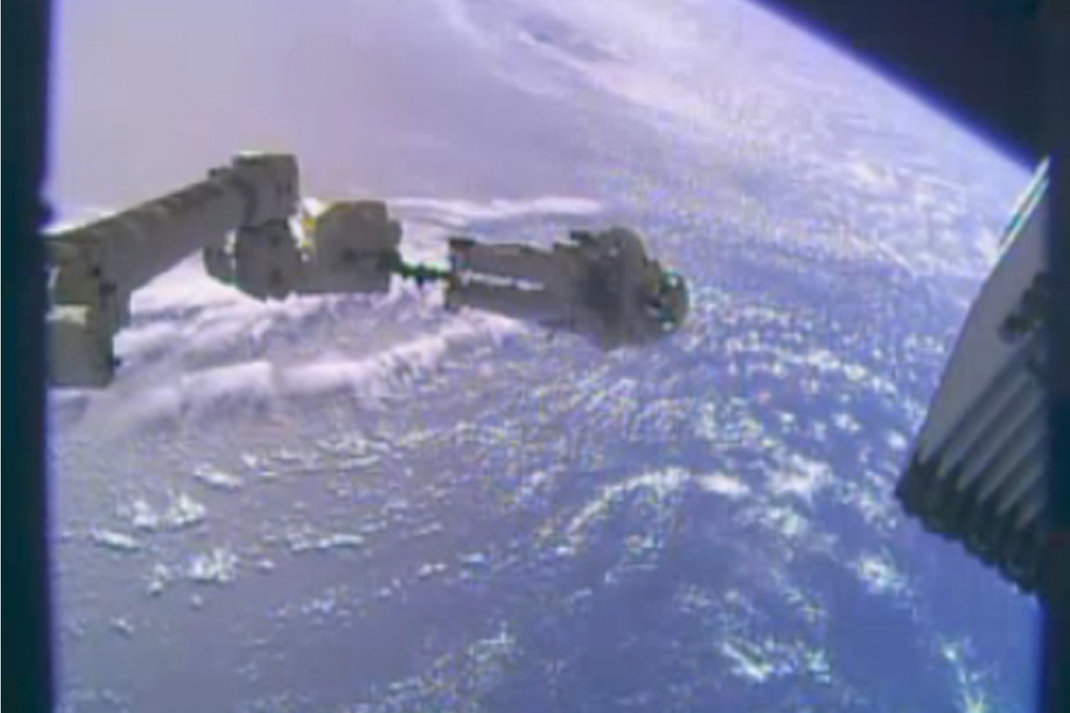 La NASA confirma que los astronautas han logrado reparar la refrigeración de la EEI