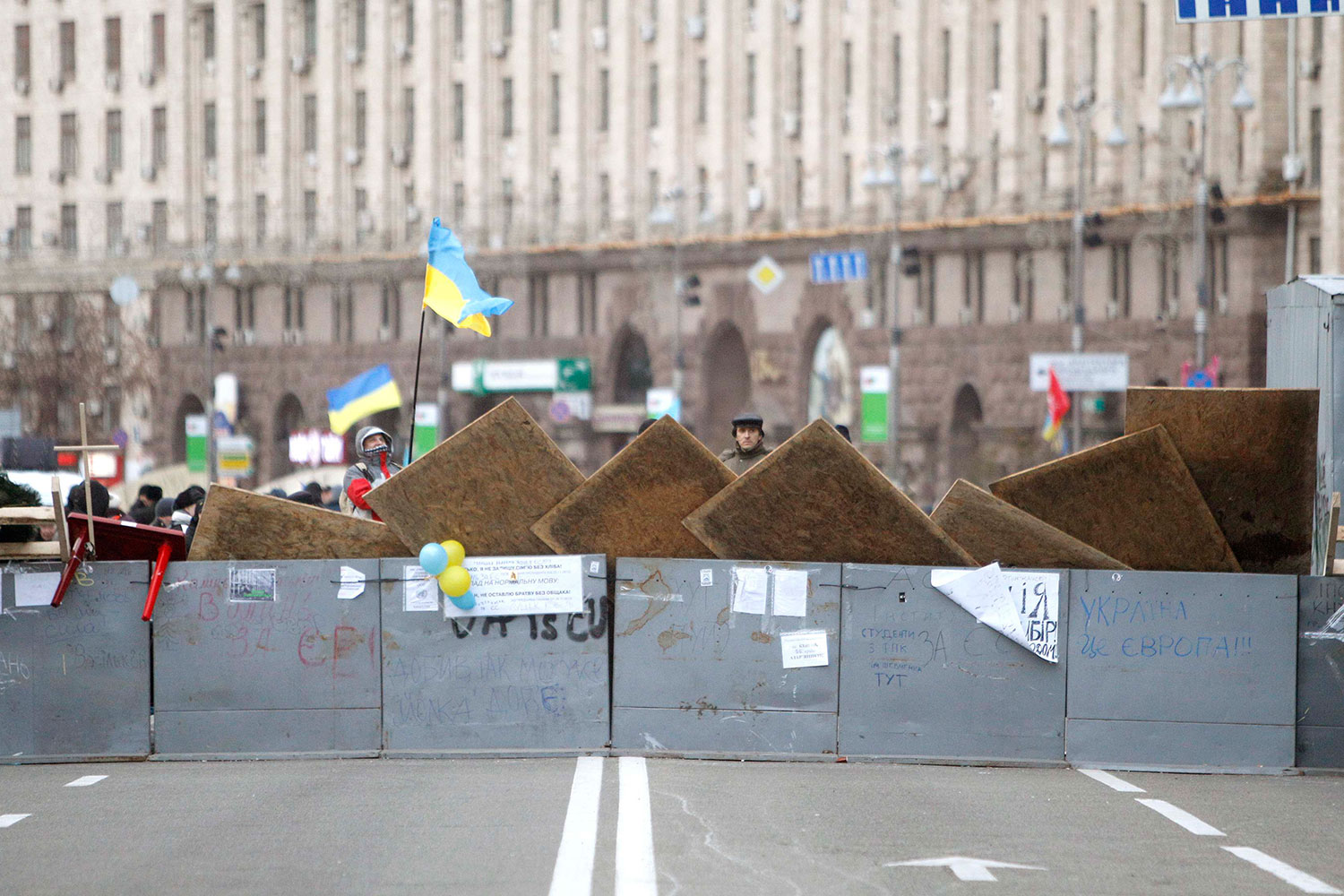 Más de mil manifestantes bloquean los principales edificios del gobierno de Ucrania.
