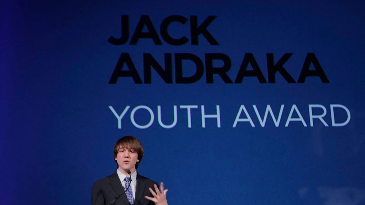 Jack Andraka ha desarrollado un sistema que permite un diagnóstico veloz del cáncer de pancreas