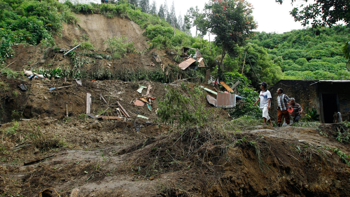 Nueve personas han muerto en Indonesia en una riada provocada por las fuertes lluvias.