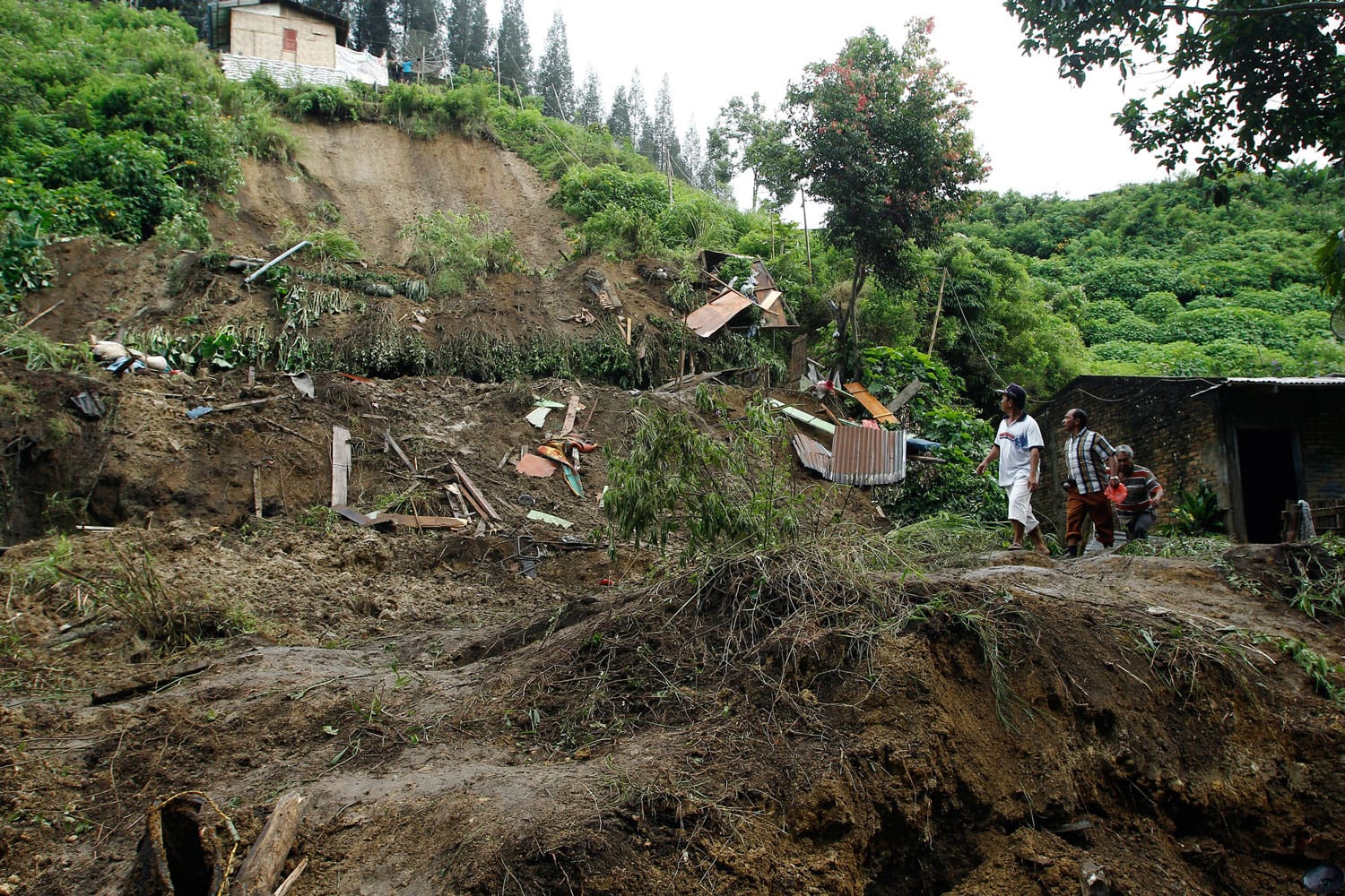 Nueve personas han muerto en Indonesia en una riada provocada por las fuertes lluvias.