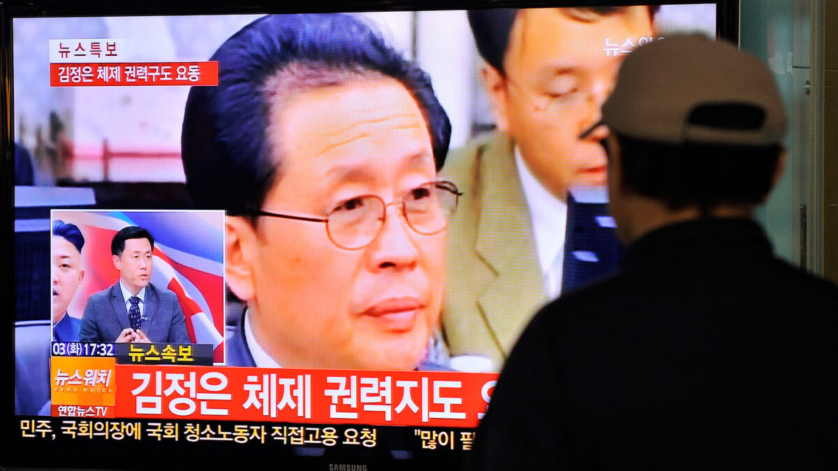 Jang Song-thaek, cesado como vicepresidente de la Comisión de Defensa Nacional.